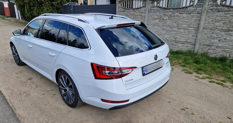 Skoda Superb cena 110700 przebieg: 221000, rok produkcji 2018 z Włocławek małe 106